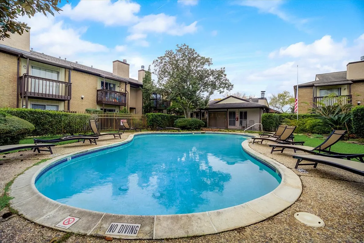 2 bed, 1035 sqft, $1,395 — Photo 4