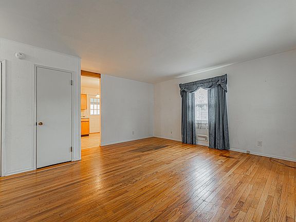 3rd image of 184 Welch Dr