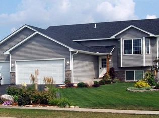 29541 Shoreview Cir, Lindstrom, MN 55045