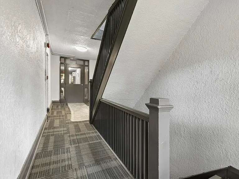 210 Wychwood Ave #10 — Photo 18