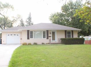 617 N 11th St, Clinton, IA 52732