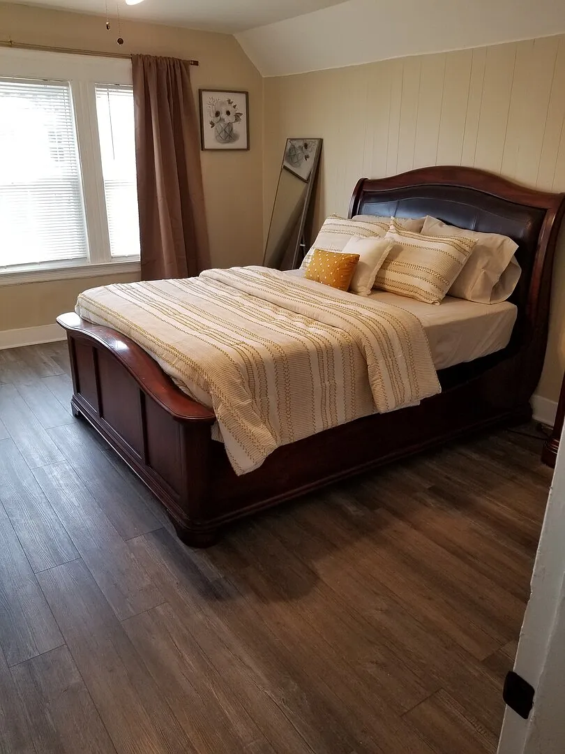 2 Bedroom apt blocks within Yale Hospital and Downtown New Haven — Photo 3