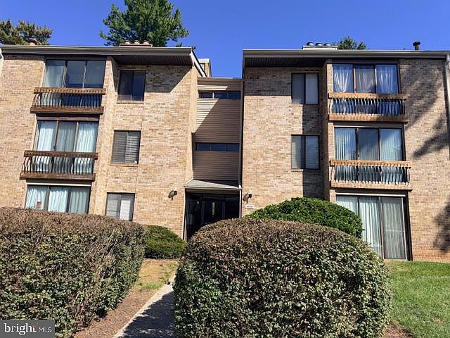 1st image of 10549 Twin Rivers Rd Unit B-1