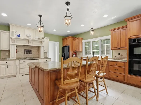 76 Oak St, Norton, MA 02766