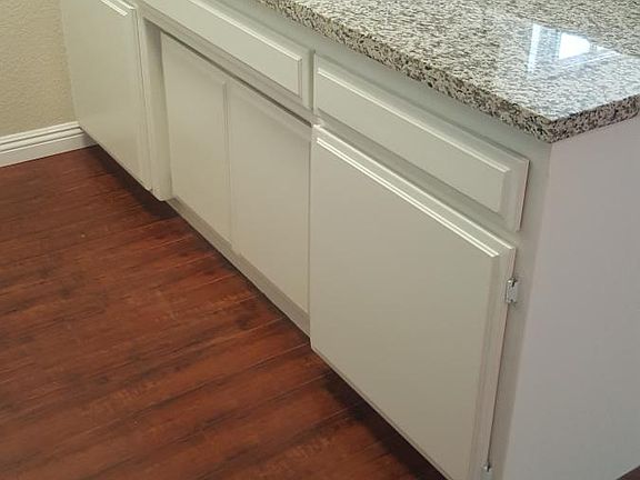 4th image of 13049 Oxnard St APT 16