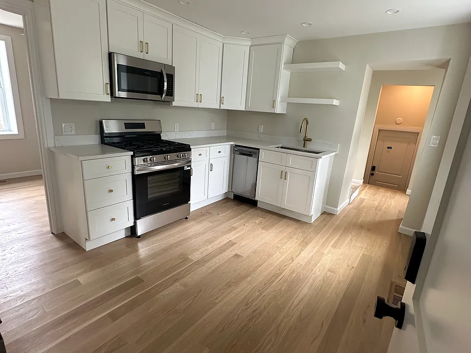 84 Adelaide St #1