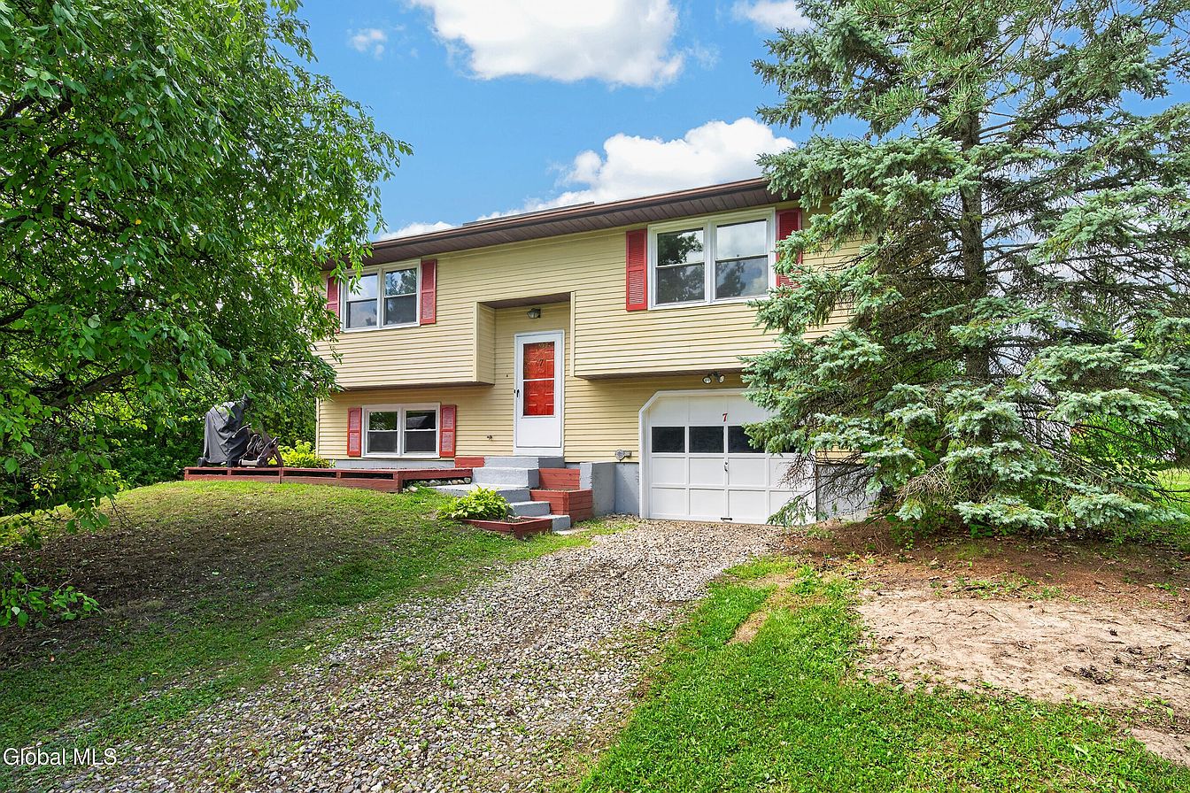 1st image of 7 Silverberry Place