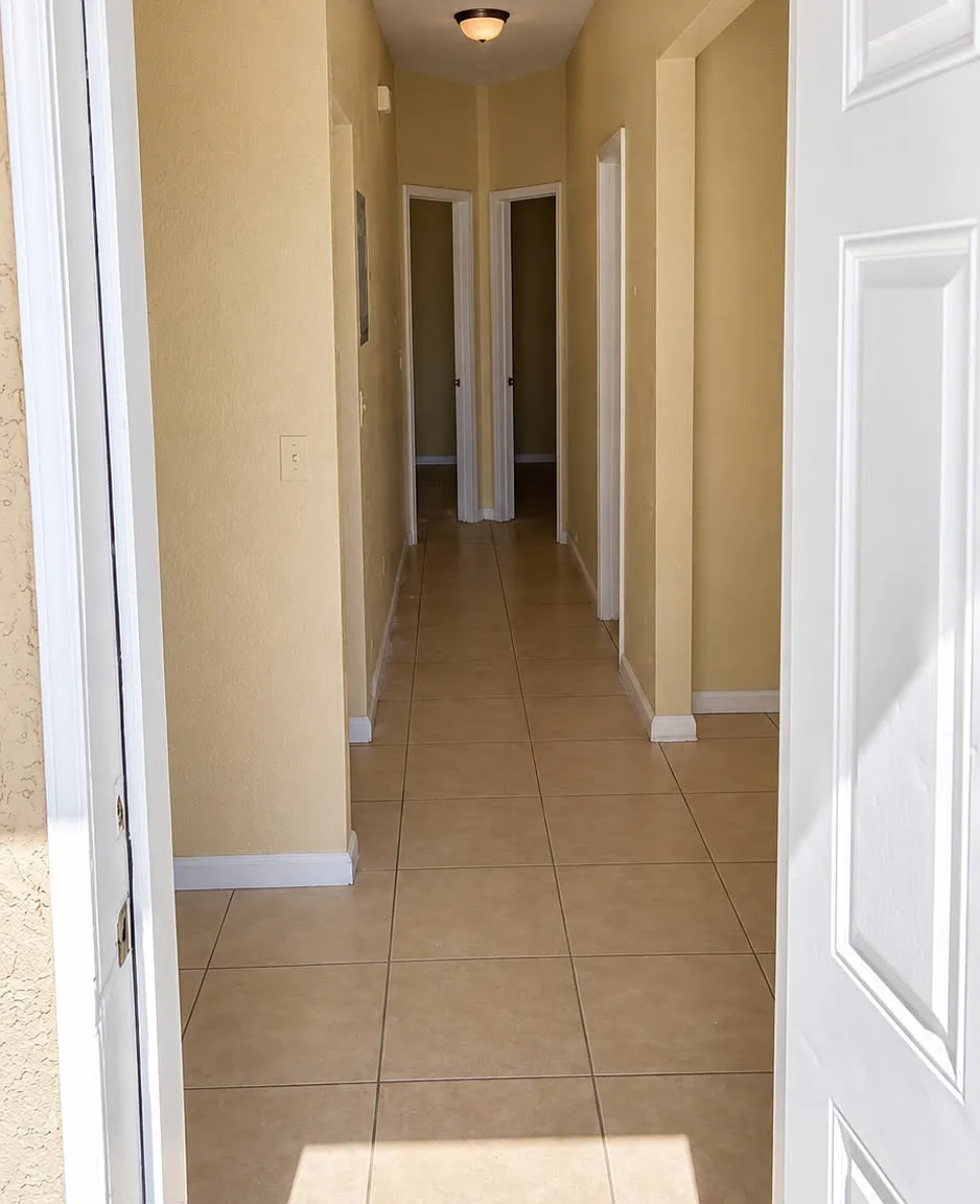 3 bed, 1000 sqft, $2,550 — Photo 2