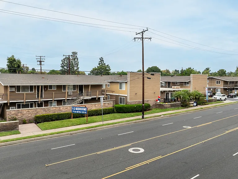 Towne Centre at Orange — Photo 8