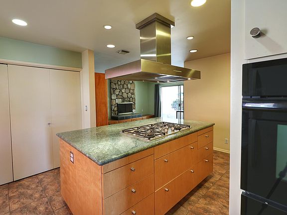 3rd image of 12540 Admiral Ave