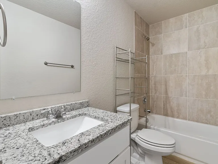 7314 Savannah Brks — Photo 16