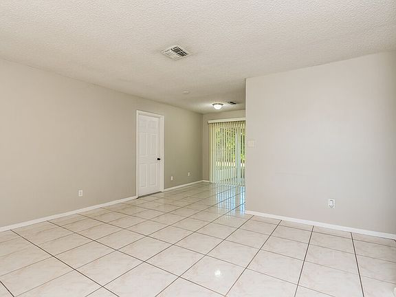 5th image of 135 Tulpan Dr