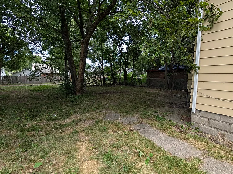 2113 W Howett St — Photo 5