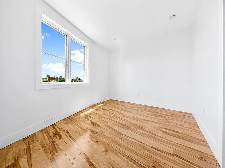 33-29 Astoria Blvd N #2D — Photo 9