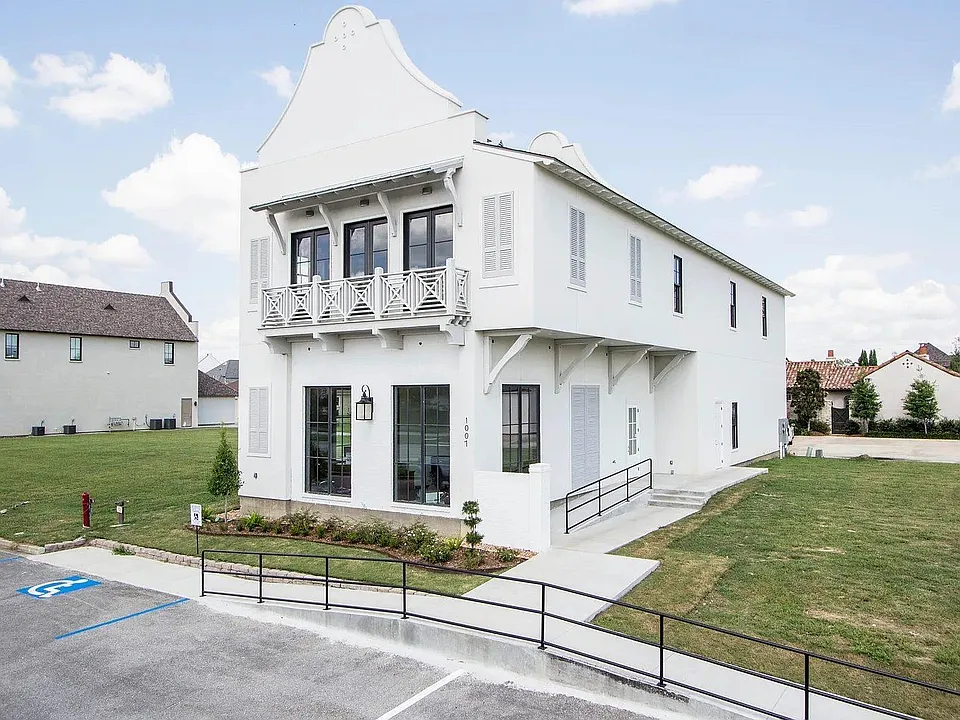 1007 Camellia Blvd #200