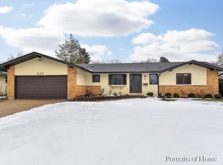 977 Stephen Ave, Elgin, IL 60123