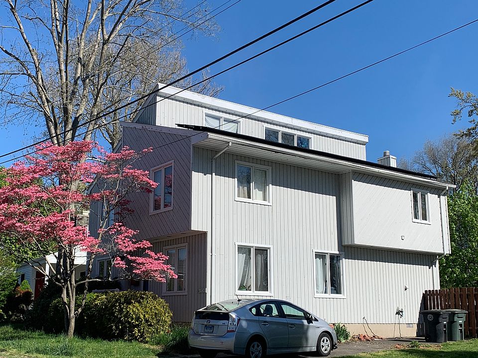 driveway for 2 cars and free on-street parking