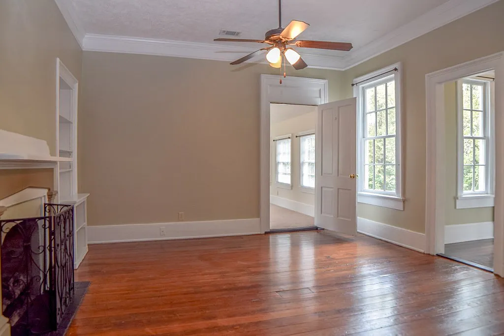 2 bed, 1.0 bath, 900 sqft, $1,600 — Photo 4