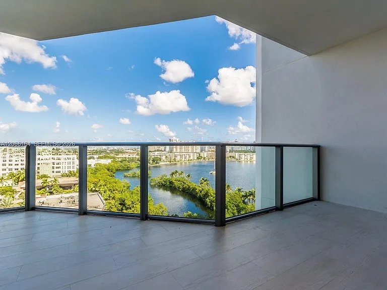 17301 Biscayne Blvd #1004 — Photo 4