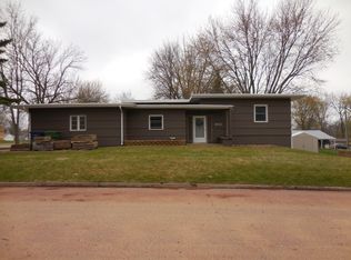 302 7th Ave NW, Watertown, SD 57201