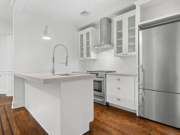 3rd image of 290 Greene Ave APT 1