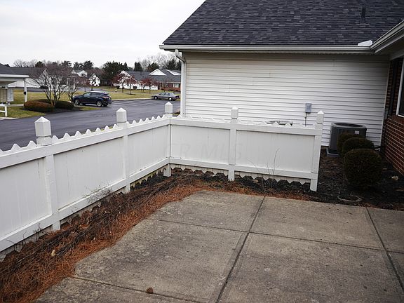 3rd image of 3868 Crestfield Dr