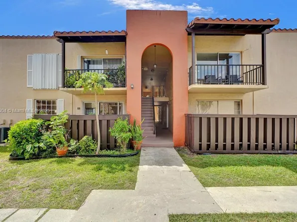 10804 SW 88th St APT P14, Miami, FL 33176