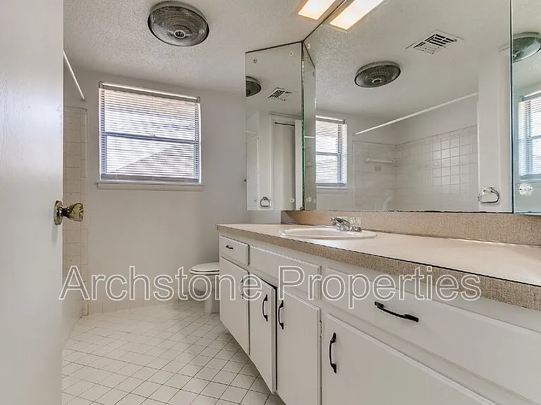4508 NW 26th St — Photo 30