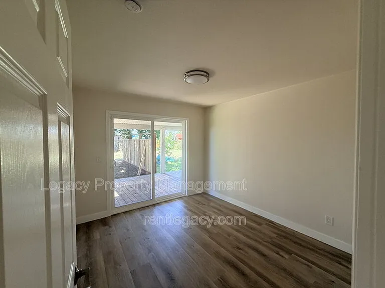 3805 32nd Ave — Photo 14