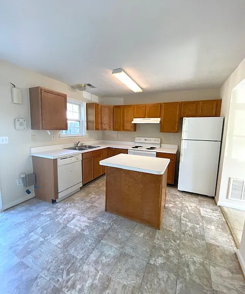 9926 W Midland Way — Photo 2