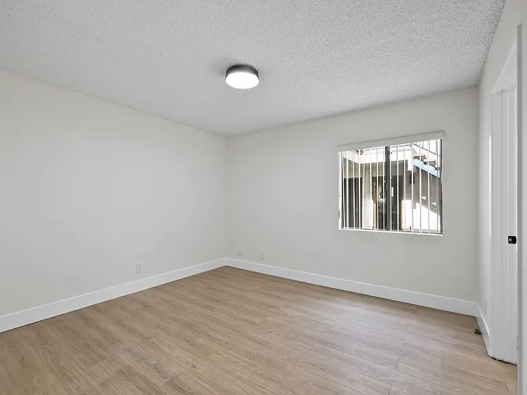 16731 Sherman Way #105A — Photo 14