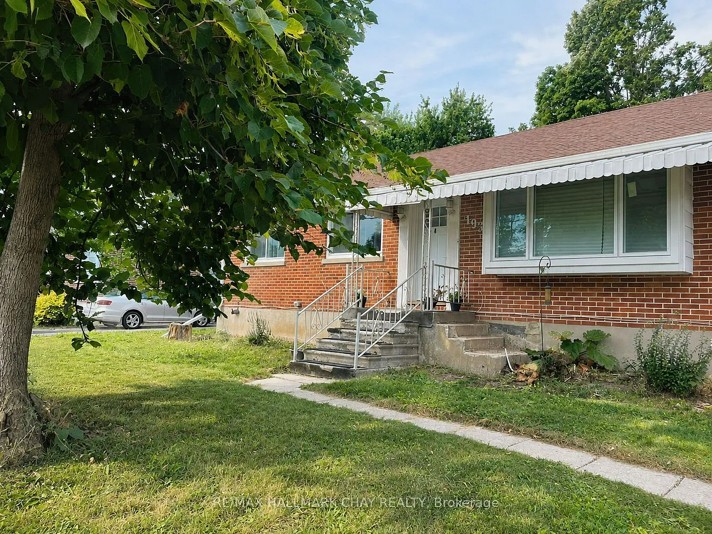 3 bed, $2,400 — Photo 1