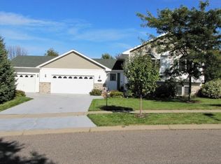 2015 Grant Dr, Northfield, MN 55057