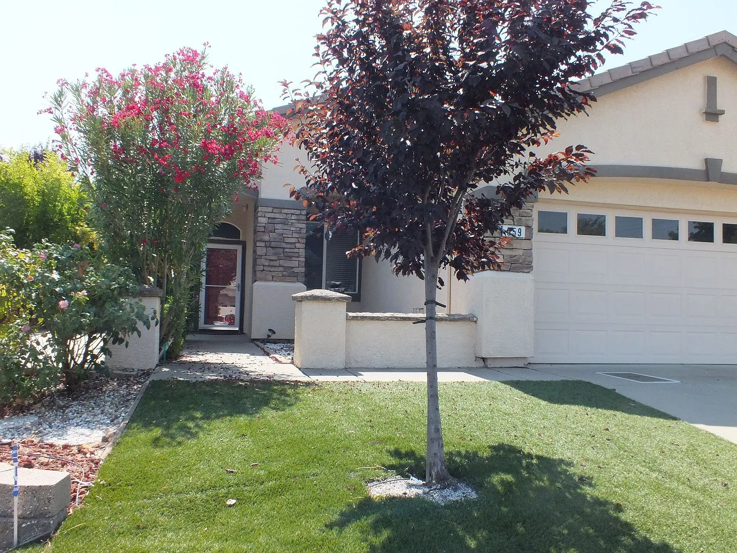 3/2 Folsom Broadstone Village with outdoor BBQ / entertainment area — Photo 1