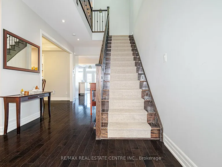 34 Alex Campbell Cres — Photo 17