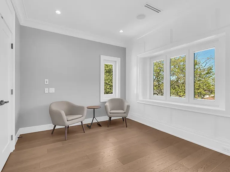 3955 Blenheim St — Photo 29