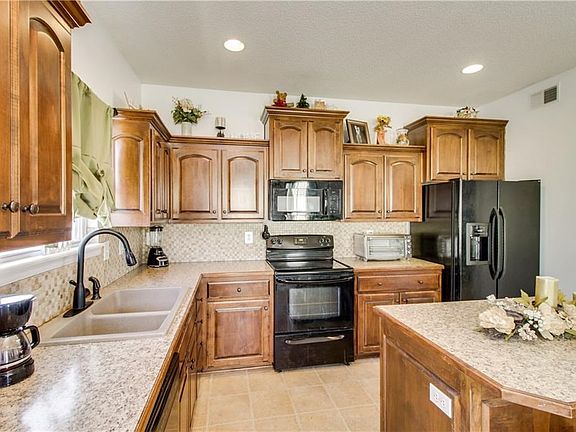 3rd image of 104 Lela Ln