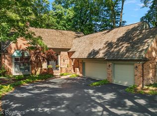 3546 Bloomfield Club Dr, Bloomfield Hills, MI 48301