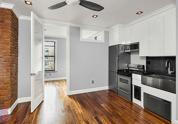 2nd image of 16 E 116th St APT 4C