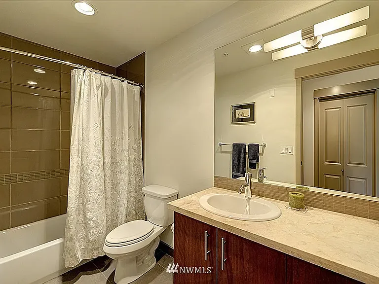 4547 8th Ave NE #405 — Photo 7