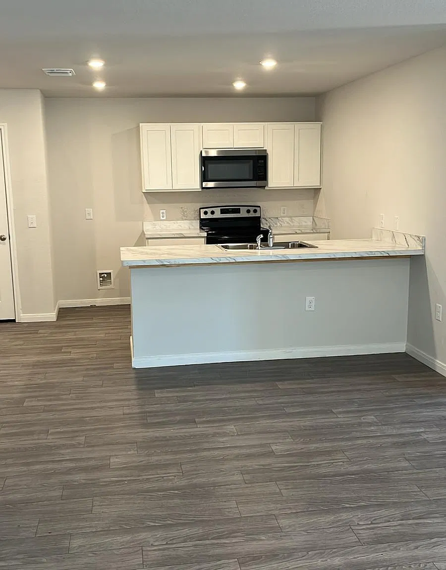 5 bed, 2408 sqft, $2,100 — Photo 2