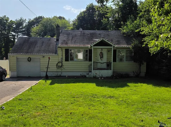 2467 New York Avenue, Melville, NY 11747