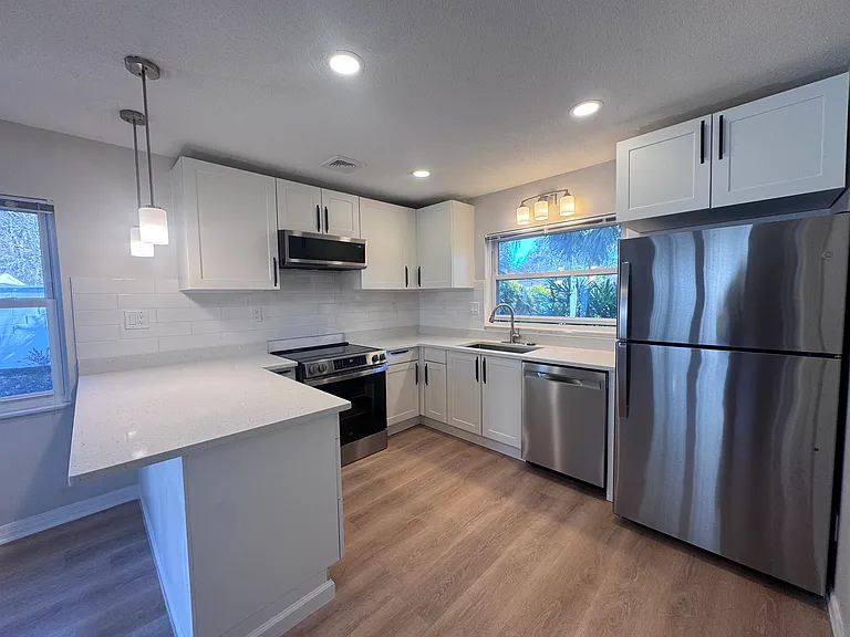 5547 Kingswood Dr — Photo 3
