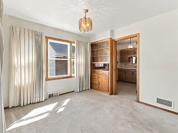 5th image of 2305 Hiawatha Blvd