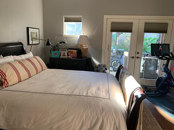 4th image of 303 Asbury St