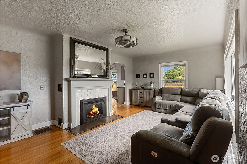 3rd image of 17645 Mclean Road