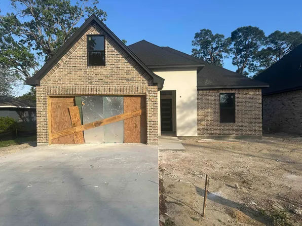 6298 Garner St, Groves, TX 77619