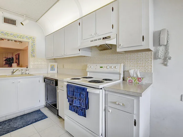23099 Barwood Ln N #306 — Photo 62
