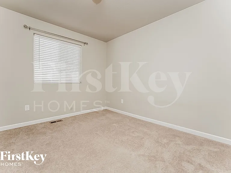 1902 Villageview Ln — Photo 13
