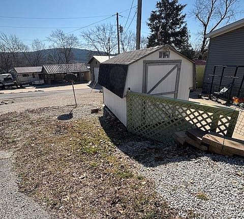 5th image of 210 Rabbit Road